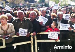 Երևանում մեկնարկել է կենսաթոշակային կուտակային պարտադիր համակարգի ներդրման դեմ հանրահավաքը